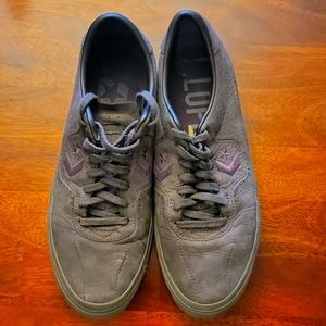 Mens size 9.5 CONVERSE L.LOPEZ